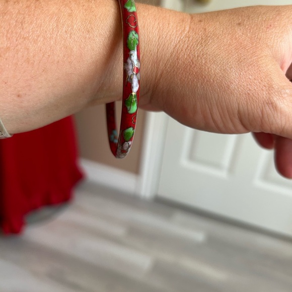 4/$100 vintage cloisonné Floral Red and Green Bangle Bracelet 6.5 inches ❤️ - Picture 4 of 5